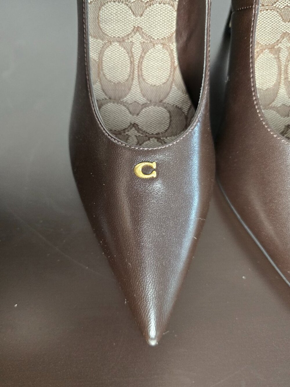 Coach Brown Daisy Leather Stiletto Pumps w/ Gold Signature Hardware Sz 7.5 EUC